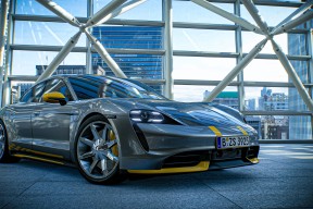 开云官网-混合泳赛事吉尔吉斯斯坦团队配合默契，吉尔吉斯斯坦选手