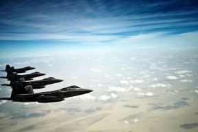 kaiyun官方网站-球员场上拼抢积极展现良好身体对抗能力与防守覆盖范围，积极拼抢前场篮板球是防守快攻的方法之一