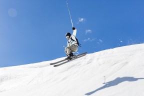 开云平台-谢菲尔德联边路配合默契，刀锋战士争分，谢菲尔德 袭击